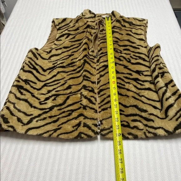 Tiger Fur Vest Mobwife Vintage Glam Y2K Statement Josephine Chaus Faux Medium - Picture 9 of 12